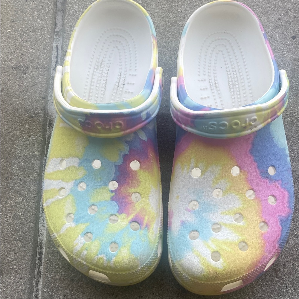 CROCS Men's Tie-Dye Pastel Clogs in Yellow Blue Pink White